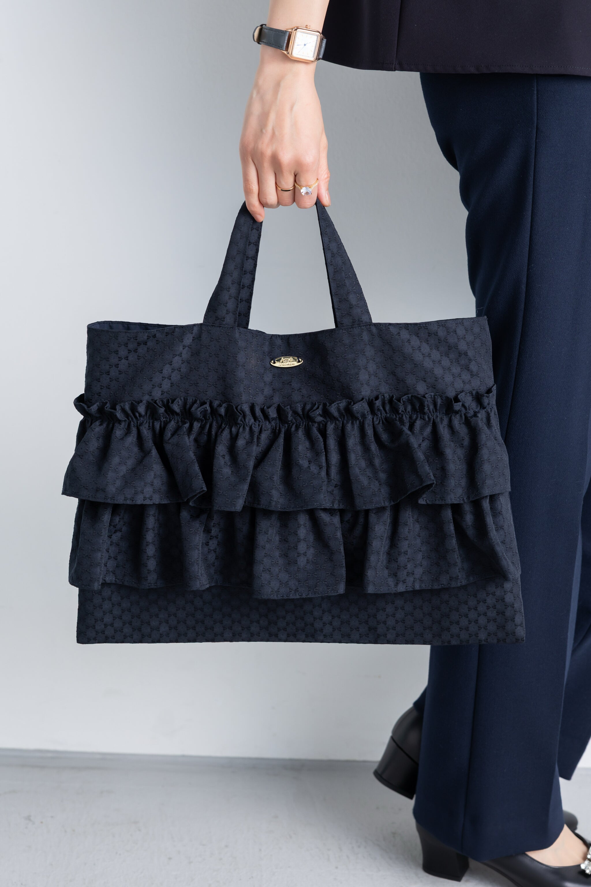 アメノチハレ 防水ネイビーキルティングトートバッグ レディース goods