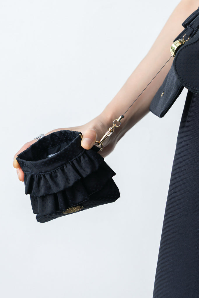 Coming soon】【Keep clean】ジャカードフリルワンハンドミニポーチ